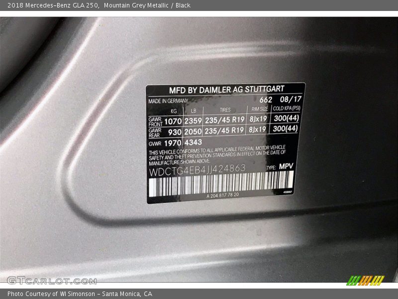 Mountain Grey Metallic / Black 2018 Mercedes-Benz GLA 250