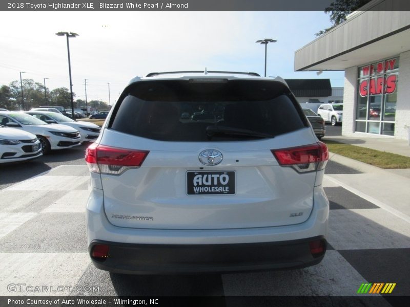 Blizzard White Pearl / Almond 2018 Toyota Highlander XLE
