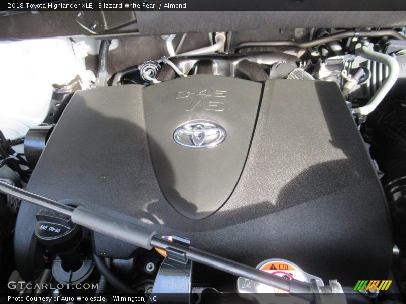 Blizzard White Pearl / Almond 2018 Toyota Highlander XLE