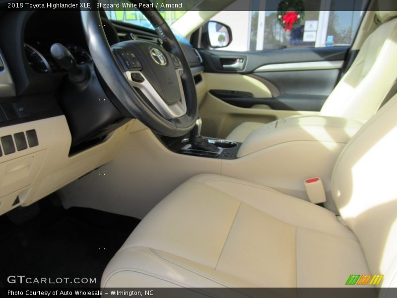 Blizzard White Pearl / Almond 2018 Toyota Highlander XLE