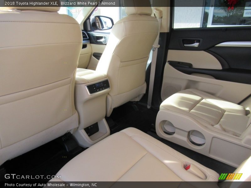 Blizzard White Pearl / Almond 2018 Toyota Highlander XLE