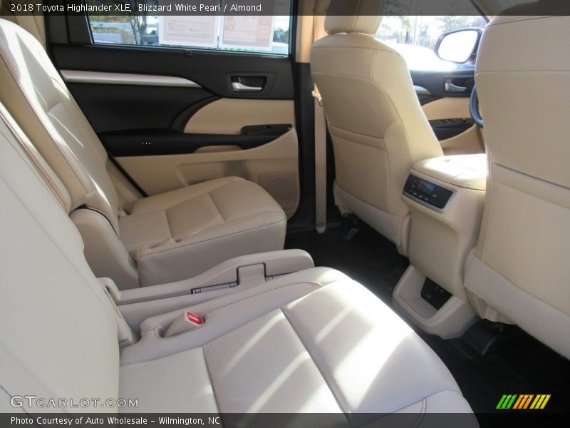 Blizzard White Pearl / Almond 2018 Toyota Highlander XLE