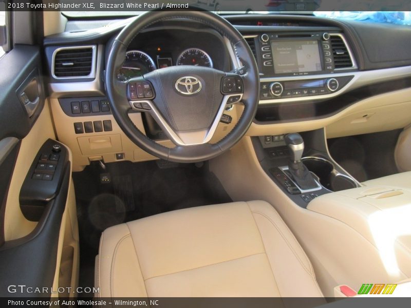 Blizzard White Pearl / Almond 2018 Toyota Highlander XLE
