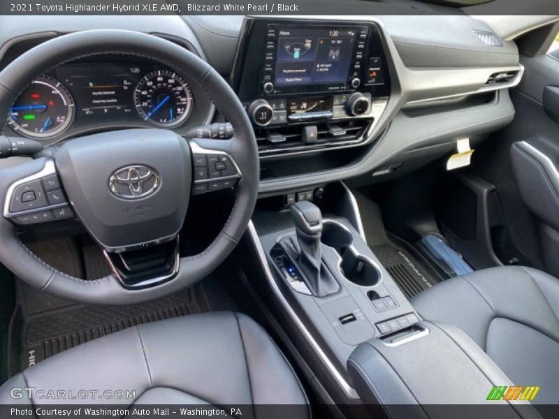 Blizzard White Pearl / Black 2021 Toyota Highlander Hybrid XLE AWD