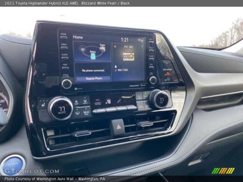 Blizzard White Pearl / Black 2021 Toyota Highlander Hybrid XLE AWD