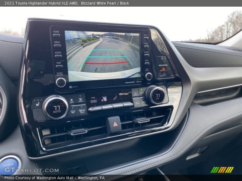 Blizzard White Pearl / Black 2021 Toyota Highlander Hybrid XLE AWD