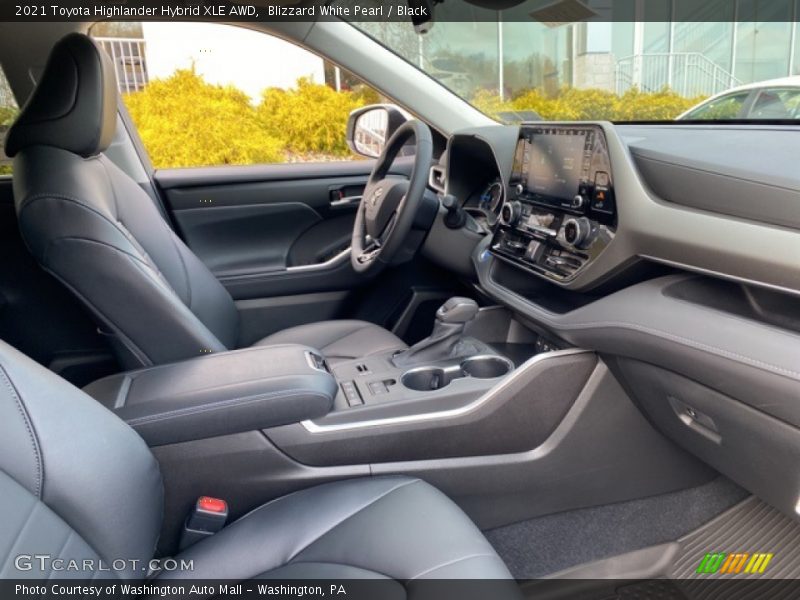 Blizzard White Pearl / Black 2021 Toyota Highlander Hybrid XLE AWD