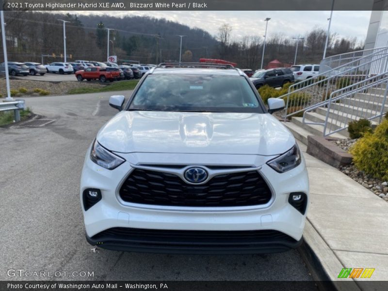 Blizzard White Pearl / Black 2021 Toyota Highlander Hybrid XLE AWD