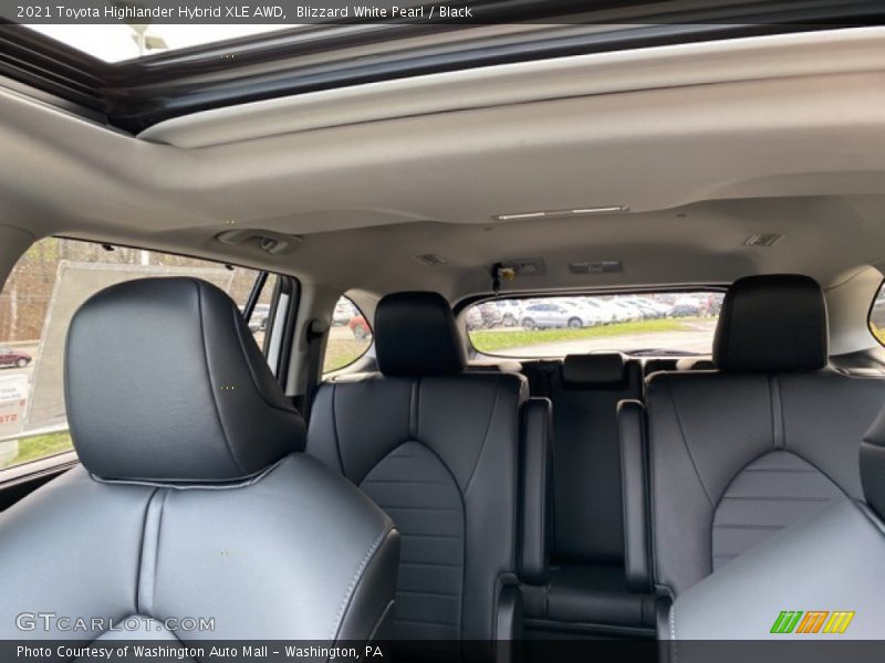 Blizzard White Pearl / Black 2021 Toyota Highlander Hybrid XLE AWD