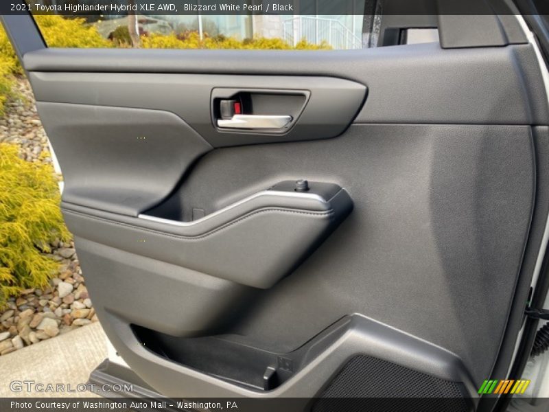 Blizzard White Pearl / Black 2021 Toyota Highlander Hybrid XLE AWD