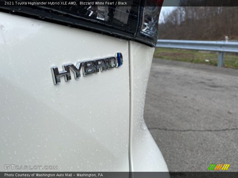 Blizzard White Pearl / Black 2021 Toyota Highlander Hybrid XLE AWD