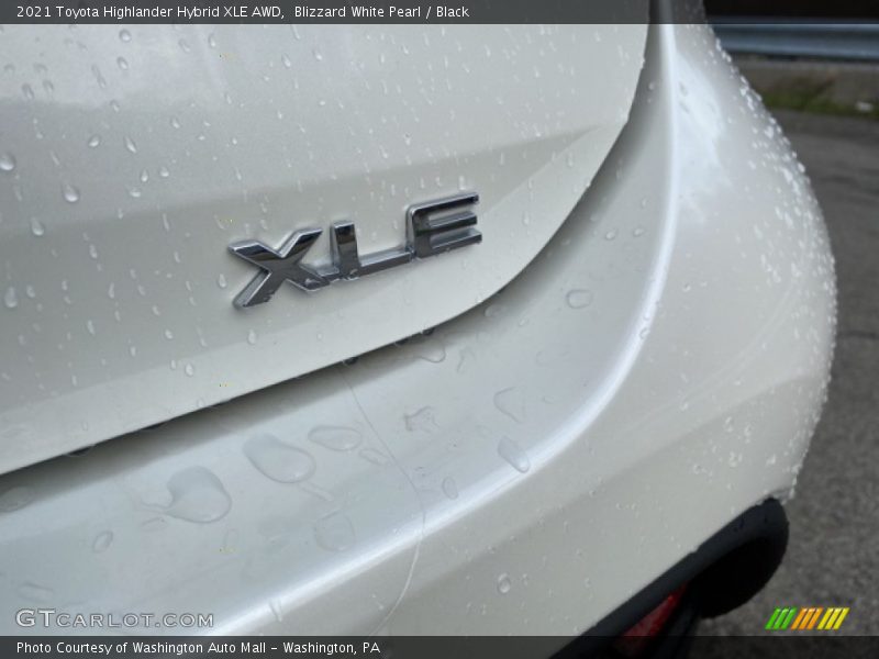 Blizzard White Pearl / Black 2021 Toyota Highlander Hybrid XLE AWD