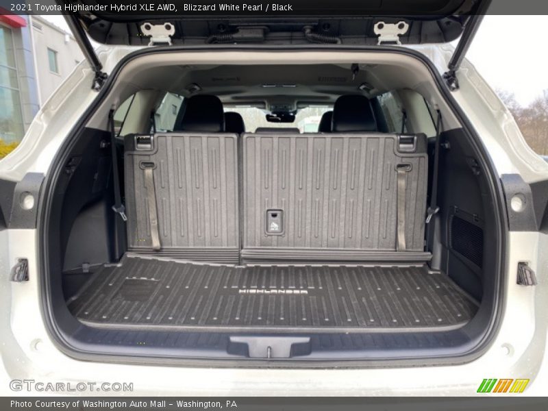 Blizzard White Pearl / Black 2021 Toyota Highlander Hybrid XLE AWD