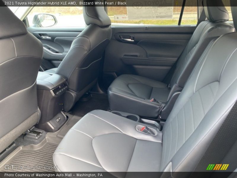 Blizzard White Pearl / Black 2021 Toyota Highlander Hybrid XLE AWD