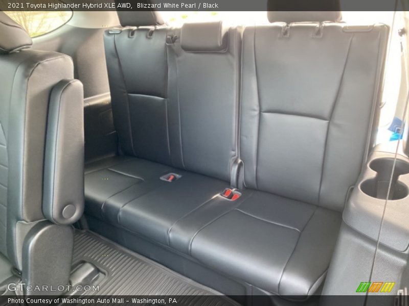 Blizzard White Pearl / Black 2021 Toyota Highlander Hybrid XLE AWD