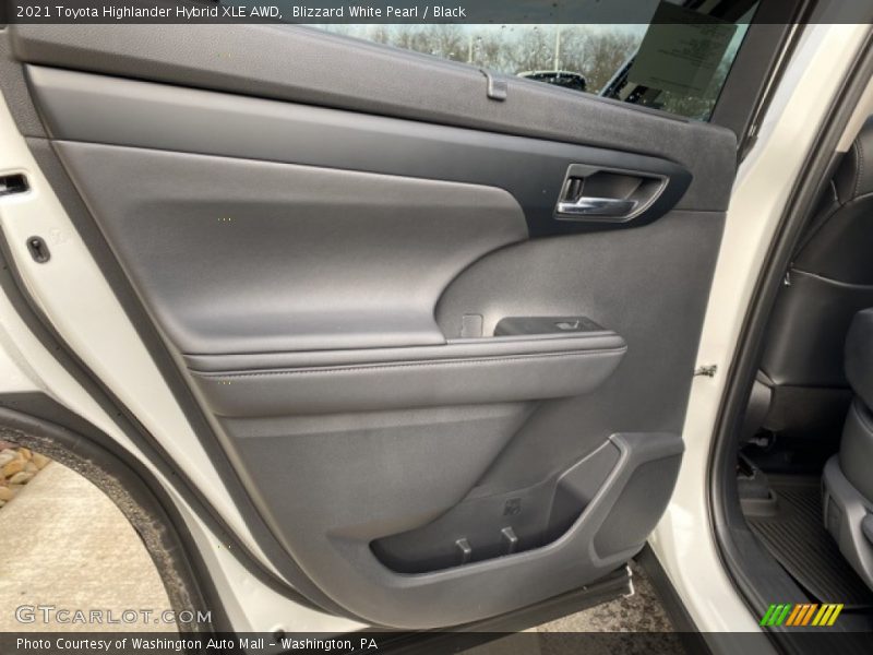 Blizzard White Pearl / Black 2021 Toyota Highlander Hybrid XLE AWD