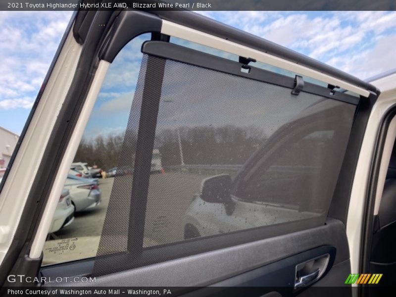 Blizzard White Pearl / Black 2021 Toyota Highlander Hybrid XLE AWD