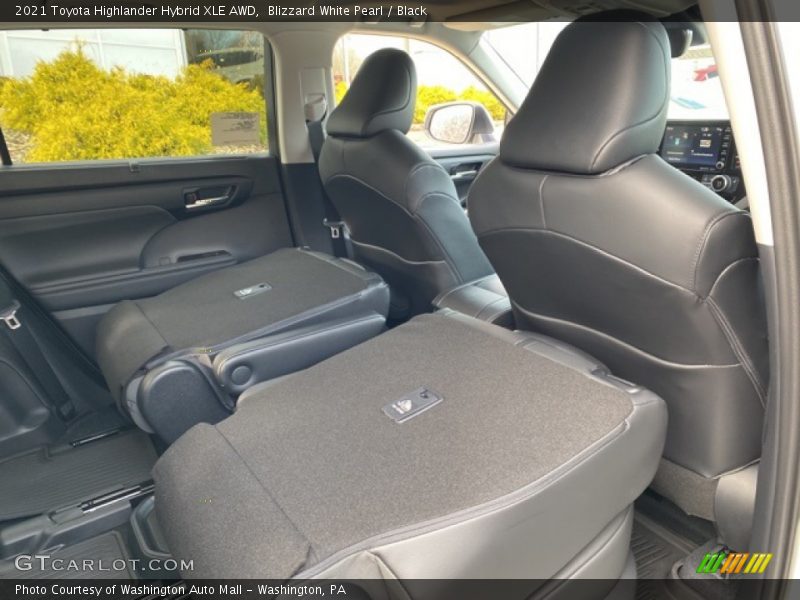 Blizzard White Pearl / Black 2021 Toyota Highlander Hybrid XLE AWD