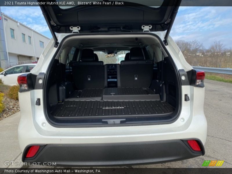 Blizzard White Pearl / Black 2021 Toyota Highlander Hybrid XLE AWD