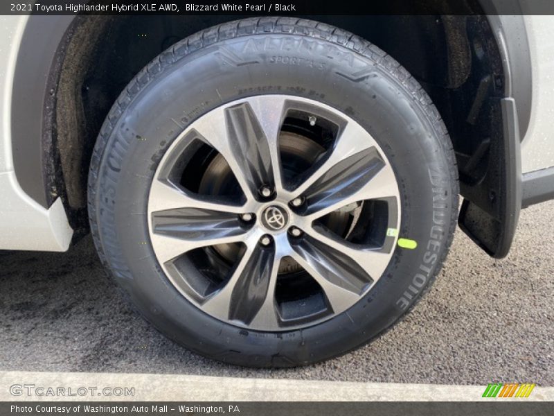 Blizzard White Pearl / Black 2021 Toyota Highlander Hybrid XLE AWD