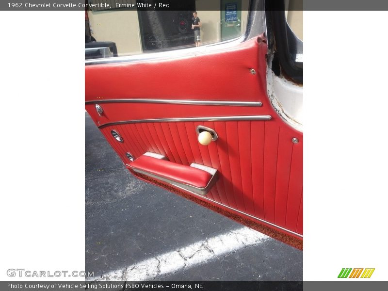 Ermine White / Red 1962 Chevrolet Corvette Convertible