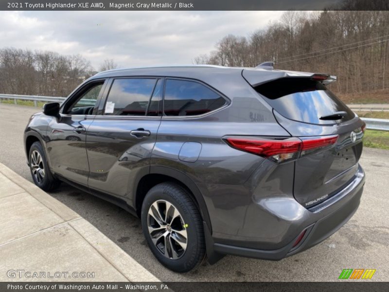 Magnetic Gray Metallic / Black 2021 Toyota Highlander XLE AWD