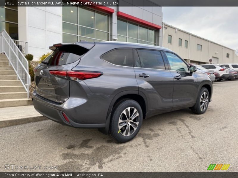 Magnetic Gray Metallic / Black 2021 Toyota Highlander XLE AWD