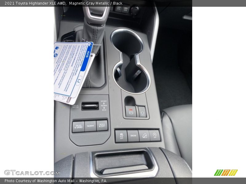 Magnetic Gray Metallic / Black 2021 Toyota Highlander XLE AWD