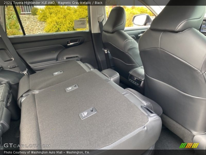 Magnetic Gray Metallic / Black 2021 Toyota Highlander XLE AWD