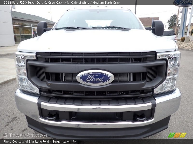 Oxford White / Medium Earth Gray 2021 Ford F250 Super Duty XL Crew Cab 4x4