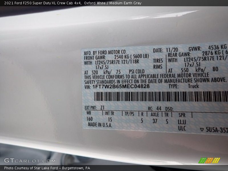 Oxford White / Medium Earth Gray 2021 Ford F250 Super Duty XL Crew Cab 4x4