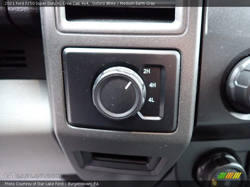 Oxford White / Medium Earth Gray 2021 Ford F250 Super Duty XL Crew Cab 4x4