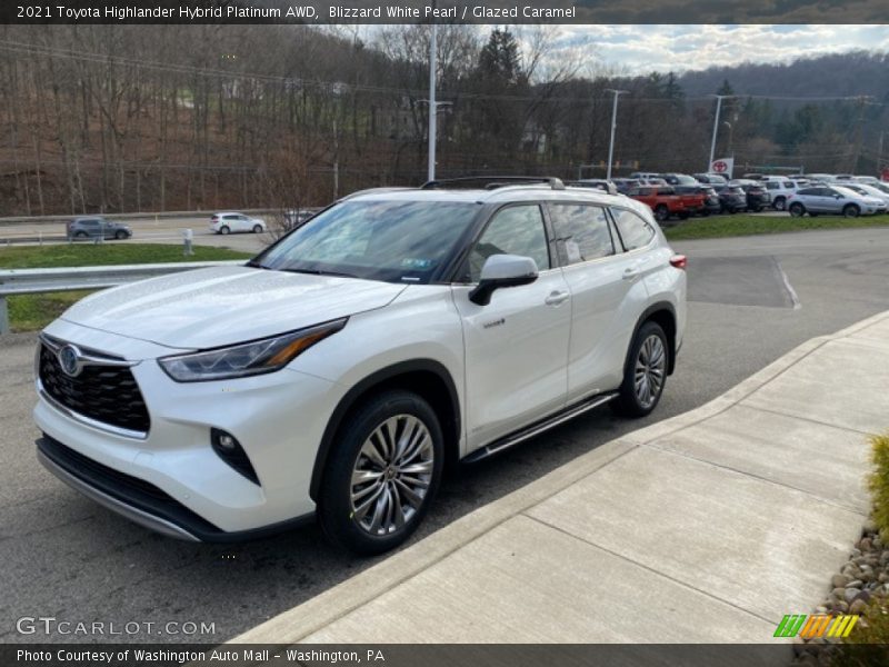 Front 3/4 View of 2021 Highlander Hybrid Platinum AWD