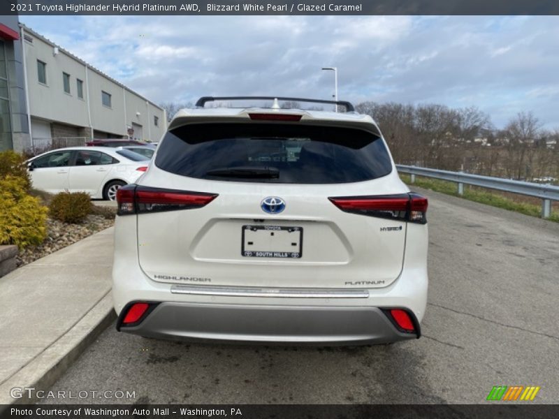 Blizzard White Pearl / Glazed Caramel 2021 Toyota Highlander Hybrid Platinum AWD