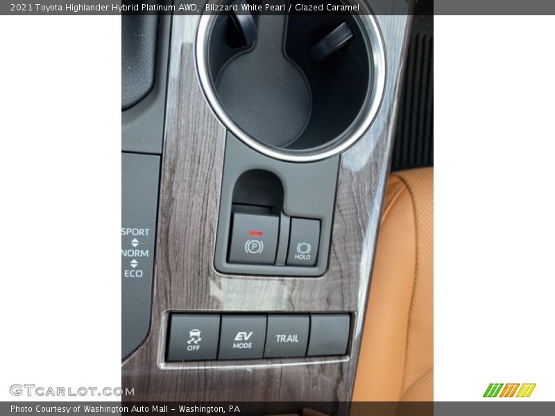 Blizzard White Pearl / Glazed Caramel 2021 Toyota Highlander Hybrid Platinum AWD