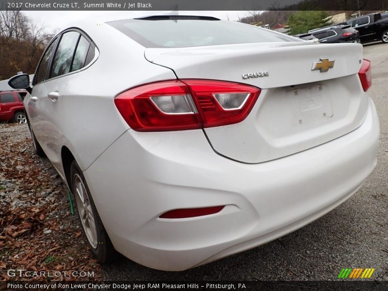 Summit White / Jet Black 2017 Chevrolet Cruze LT