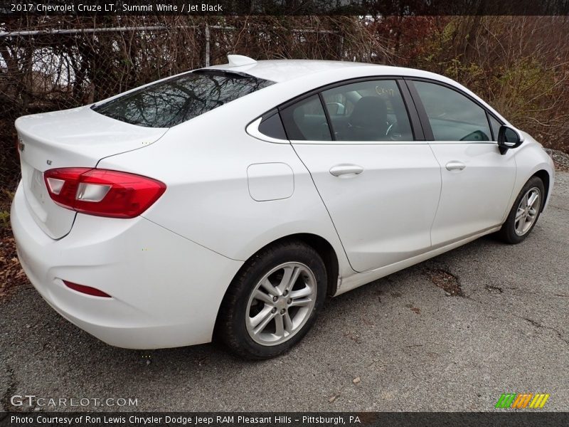 Summit White / Jet Black 2017 Chevrolet Cruze LT