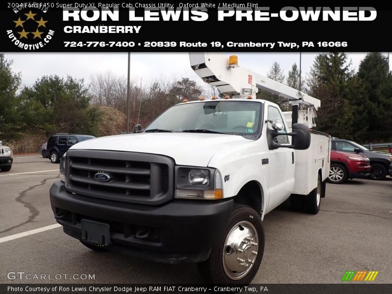 Oxford White / Medium Flint 2004 Ford F450 Super Duty XL Regular Cab Chassis Utility