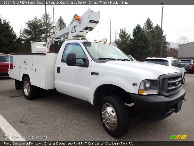 Oxford White / Medium Flint 2004 Ford F450 Super Duty XL Regular Cab Chassis Utility