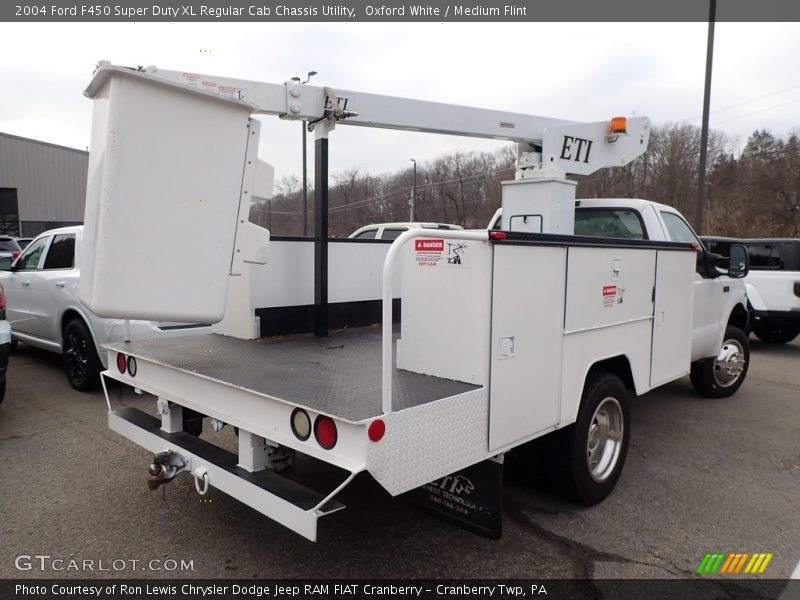 Oxford White / Medium Flint 2004 Ford F450 Super Duty XL Regular Cab Chassis Utility