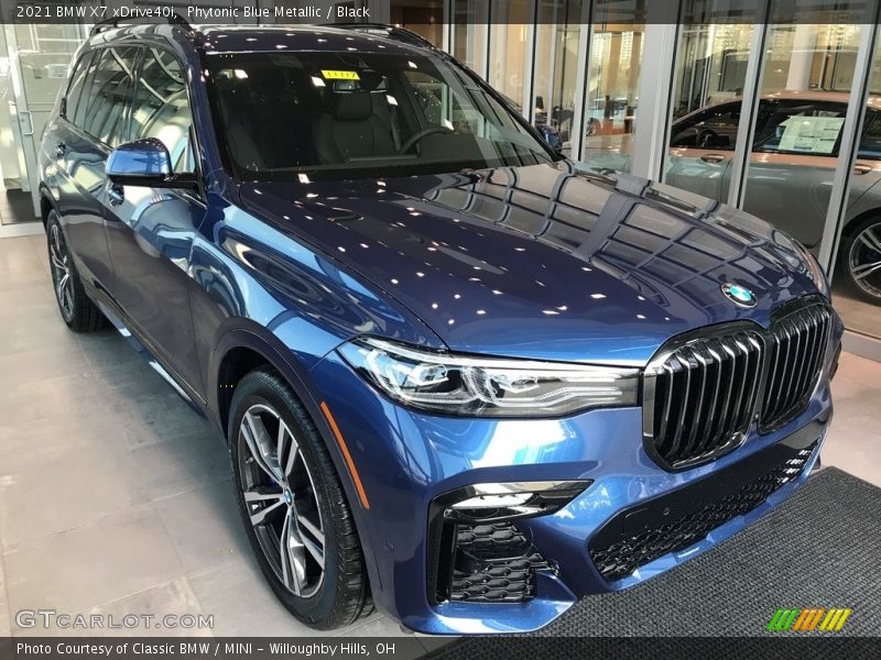 Front 3/4 View of 2021 X7 xDrive40i