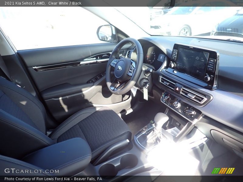 Clear White / Black 2021 Kia Seltos S AWD
