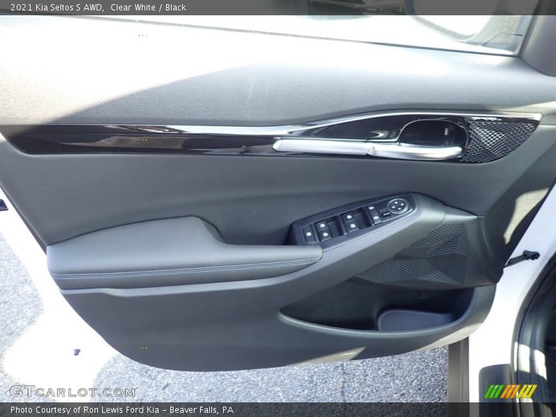 Clear White / Black 2021 Kia Seltos S AWD