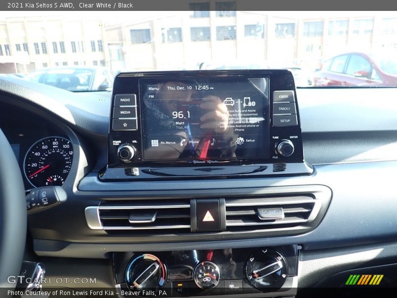 Clear White / Black 2021 Kia Seltos S AWD