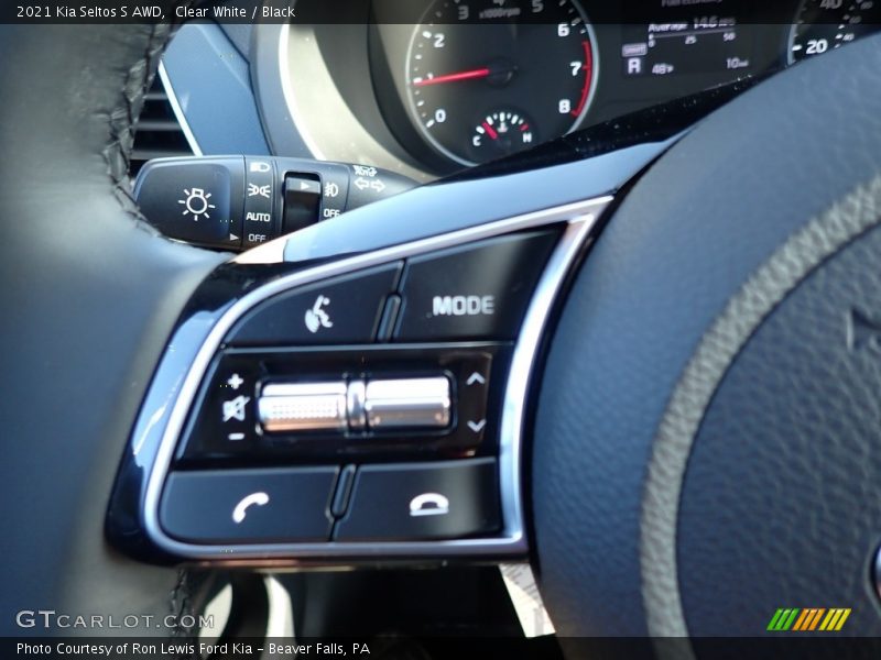 Clear White / Black 2021 Kia Seltos S AWD