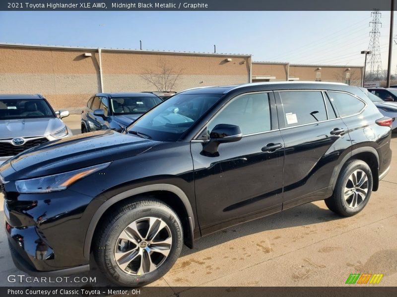 Midnight Black Metallic / Graphite 2021 Toyota Highlander XLE AWD