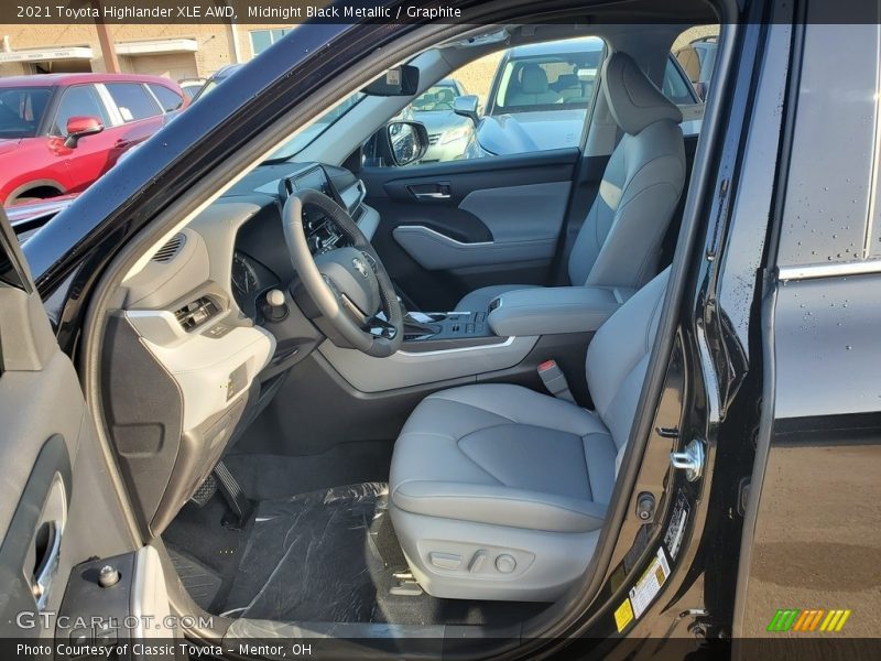 Midnight Black Metallic / Graphite 2021 Toyota Highlander XLE AWD