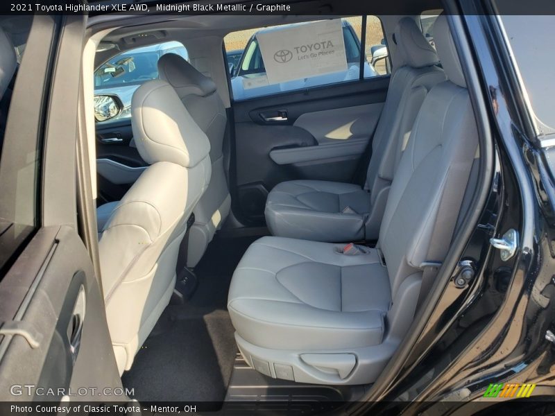 Midnight Black Metallic / Graphite 2021 Toyota Highlander XLE AWD