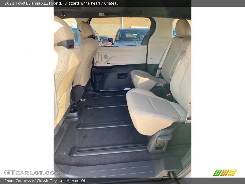 Blizzard White Pearl / Chateau 2021 Toyota Sienna XLE Hybrid