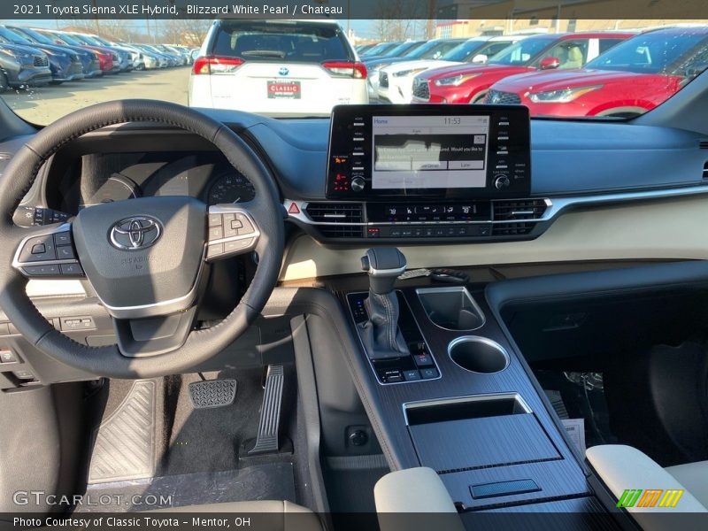 Blizzard White Pearl / Chateau 2021 Toyota Sienna XLE Hybrid